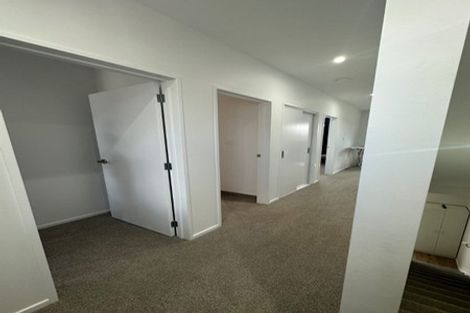 Photo of property in 33 Eileen Newey Place, Henderson, Auckland, 0612