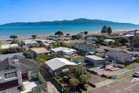 Photo of property in 118 Seaview Road, Paraparaumu Beach, Paraparaumu, 5032