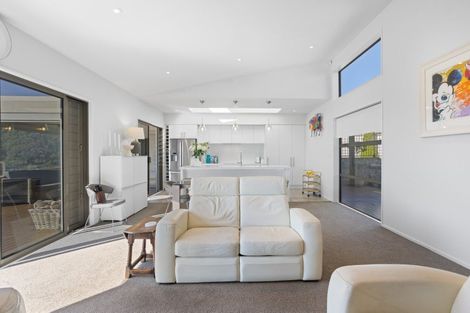 Photo of property in 16 Harbour View Heights, Picton, 7220