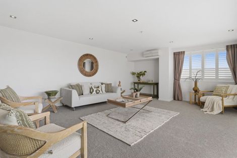 Photo of property in 72 Devonport Road, Tauranga, 3110
