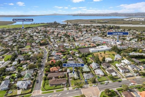 Photo of property in 37 Flanshaw Road, Te Atatu South, Auckland, 0610