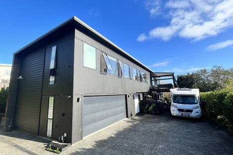 Photo of property in 2 Pohutukawa Avenue, Red Beach, 0932