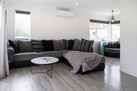 Photo of property in 18 Crosby Road, West Harbour, Auckland, 0618