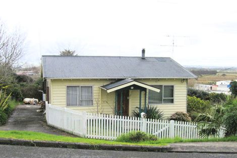 Photo of property in 38 Porter Crescent, Helensville, 0800