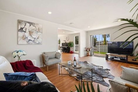 Photo of property in 22 Fiesta Drive, Half Moon Bay, Auckland, 2012