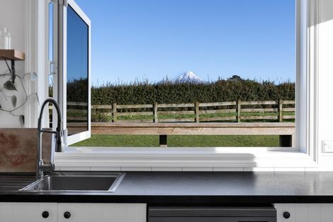 Photo of property in 159 Opunake Road, Stratford, 4391