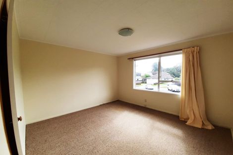 Photo of property in 23 Cairngorm Place, Highland Park, Auckland, 2010