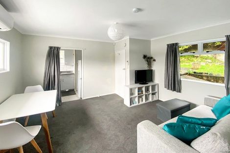 Photo of property in 27 Kellsmere Crescent, Island Bay, Wellington, 6023