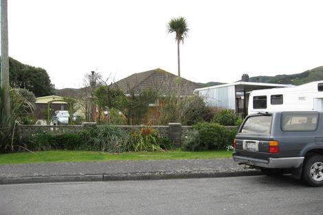 Photo of property in 16 Hunt Street, Wainuiomata, Lower Hutt, 5014