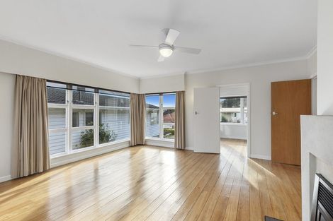 Photo of property in 4 Mana View Road, Paremata, Porirua, 5026