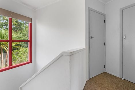 Photo of property in 1/5 Camelot Place, Glenfield, Auckland, 0629