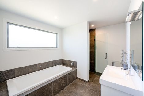 Photo of property in 7 Macandrew Lane, Wanaka, 9305