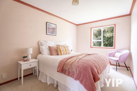 Photo of property in 10 Miles Crescent, Newlands, Wellington, 6037