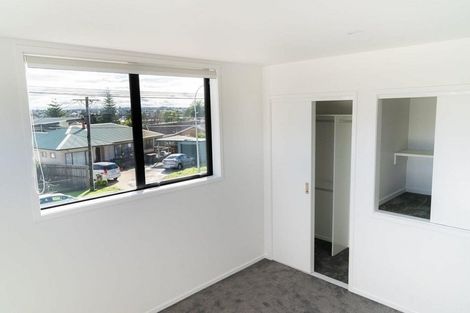 Photo of property in 3/45 Vera Road, Te Atatu South, Auckland, 0610