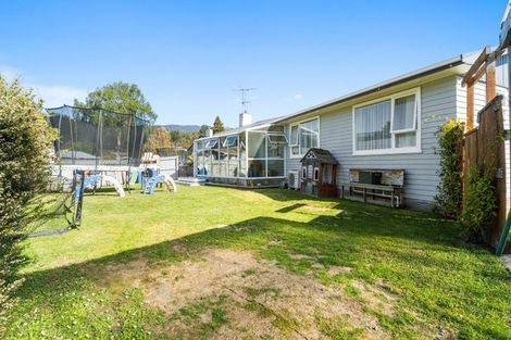 Photo of property in 4 Sequoia Place, Maoribank, Upper Hutt, 5018