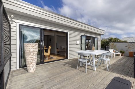 Photo of property in 5 Eatwell Avenue, Paraparaumu Beach, Paraparaumu, 5032