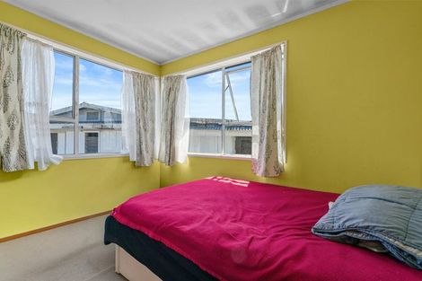Photo of property in 30 Staverton Crescent, Mangere, Auckland, 2022
