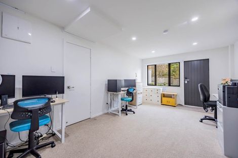 Photo of property in 1/307a Wairau Road, Totara Vale, Auckland, 0627