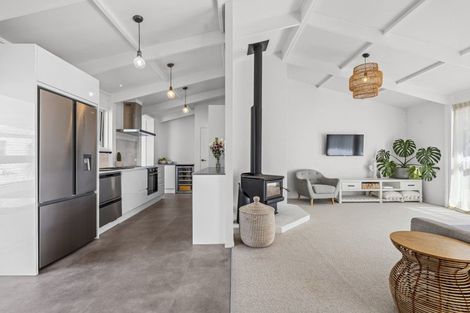 Photo of property in 46 Donnelly Street, Oakura, 4314