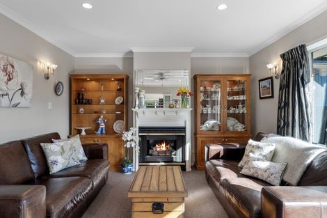 Photo of property in 2/281 Memorial Avenue, Burnside, Christchurch, 8053