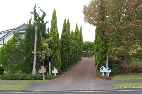 Photo of property in 2/24 Cherub Place, West Harbour, Auckland, 0618