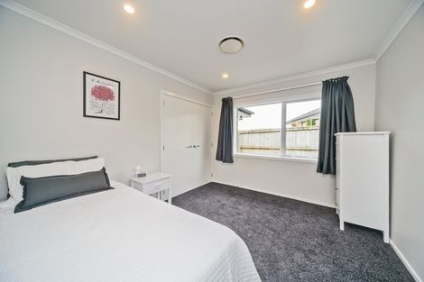 Photo of property in 10 Gibraltar Way, Fitzherbert, Palmerston North, 4410