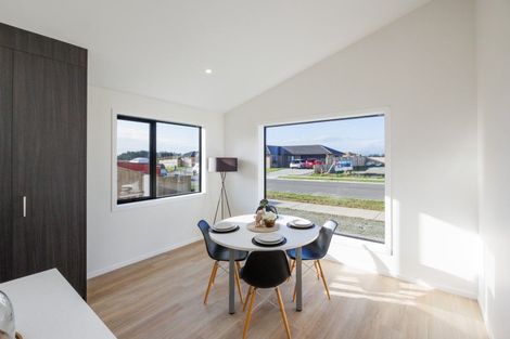 Photo of property in 75 Atlantic Drive, Fitzherbert, Palmerston North, 4410