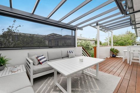 Photo of property in 1/302 Sunset Road, Windsor Park, Auckland, 0632