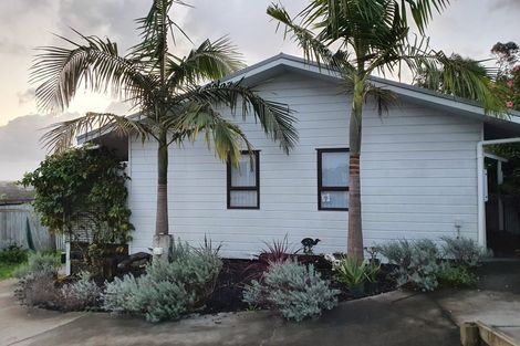 Photo of property in 39 Dakota Avenue, Beach Haven, Auckland, 0626