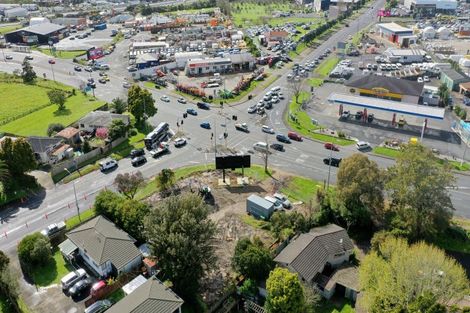 Photo of property in 320 Lincoln Road, Henderson, Auckland, 0610
