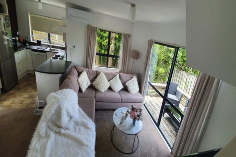 Photo of property in 2/22 Lambrown Drive, Totara Vale, Auckland, 0629