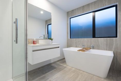 Photo of property in 2 Rorida Close, Papamoa Beach, Papamoa, 3118