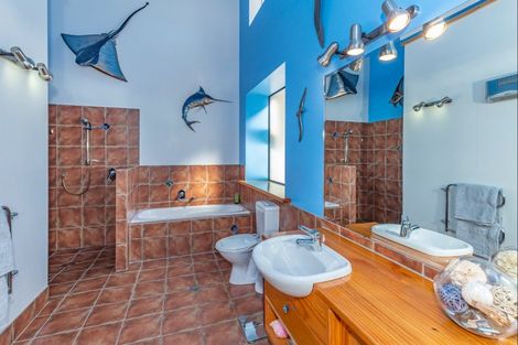 Photo of property in 100 Waihou Road, Levin, 5571