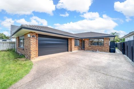 Photo of property in 21a Eastern Beach Road, Eastern Beach, Auckland, 2012