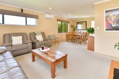 Photo of property in 33a Kia Ora Road, Beach Haven, Auckland, 0626