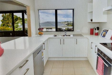 Photo of property in 2/29 Kemp Road, Massey, Auckland, 0614