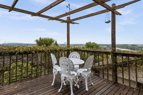 Photo of property in 90 Churchill Drive, Taradale, Napier, 4112