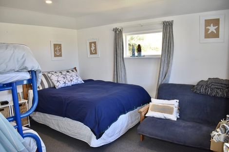 Photo of property in 60 Sarah Street, Waikawa Beach, Manakau, 5573
