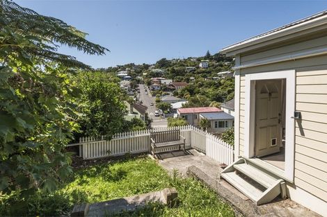 Photo of property in 2 Kopiko Way, Brooklyn, Wellington, 6021