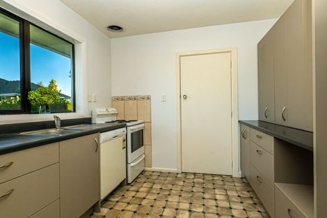 Photo of property in 10 Masham Road, Broomfield, Christchurch, 8042