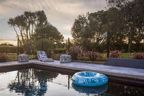 Photo of property in 60 Kaipara Road, Papakura, 2582