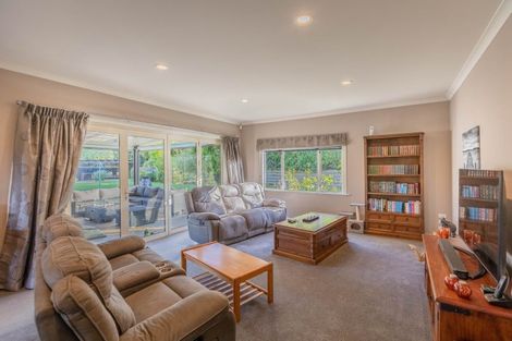 Photo of property in 16 Abbotsford Road, Waipawa, 4210