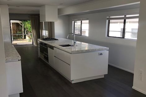 Photo of property in 7 Puawai Place, Northcote, Auckland, 0627