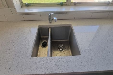 Photo of property in 11 Mako Street, West Harbour, Auckland, 0618