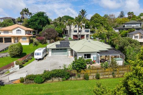 Photo of property in 16 Sherwood Grove, Northcross, Auckland, 0630