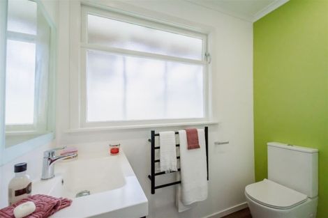 Photo of property in 6 Mazengarb Road, Paraparaumu Beach, Paraparaumu, 5032