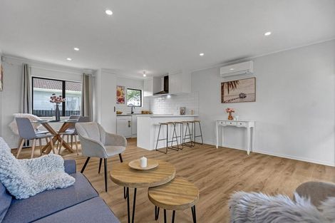 Photo of property in 2/17 Kent Road, Manurewa, Auckland, 2102