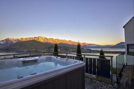 Photo of property in 10 Peregrine Place, Queenstown, 9300