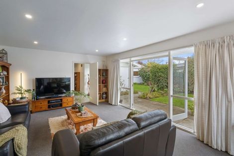 Photo of property in 73 Greendale Avenue, Avonhead, Christchurch, 8042