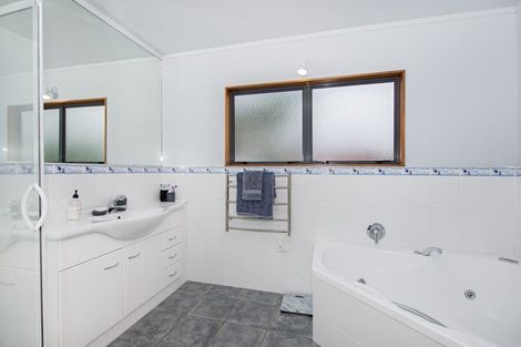 Photo of property in 80 Pataua Road North, Whareora, Whangarei, 0175